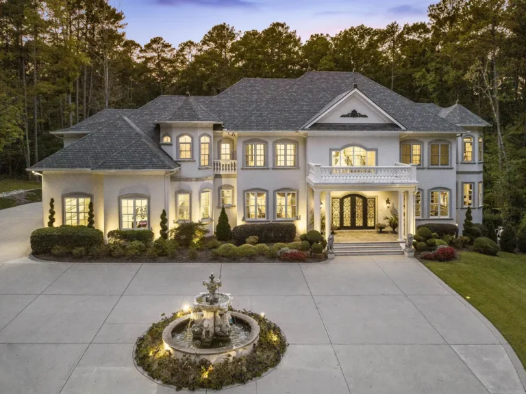 An Ultra Luxury Home with Superior Craftsmanship and Unparalleled Design in North Carolina Asks $4,700,000