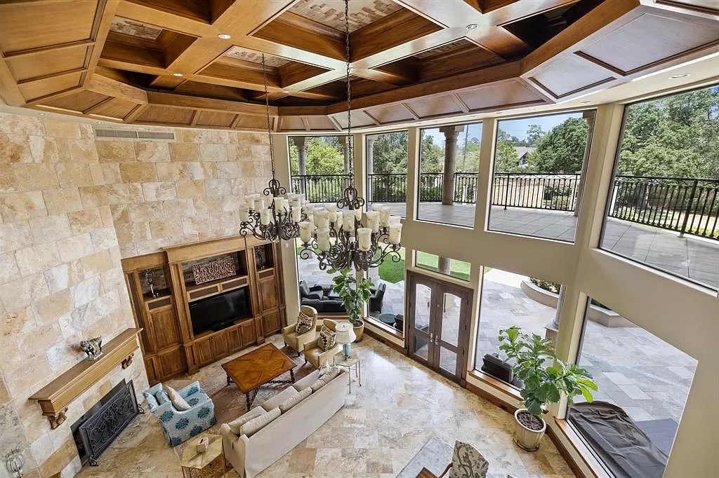 Ultimate Elegant: $10.995M Italianate Villa in Houston, TX - Unparalleled Elegance and Entertainment