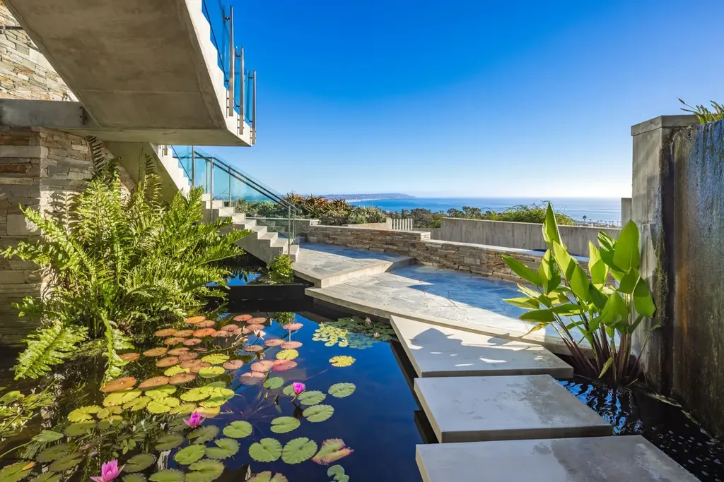 5740 La Jolla Corona Drive Home in La Jolla, California. Discover SEAVIEW, a stunning 5-bedroom architectural marvel in San Diego that offers an extraordinary 260-degree panorama of the ocean. This 8,810 sq ft estate, designed by Island Architects and constructed by Wardell Builders, exudes opulence with its saltwater infinity pool, fresh-water ponds, and lavish interiors. 