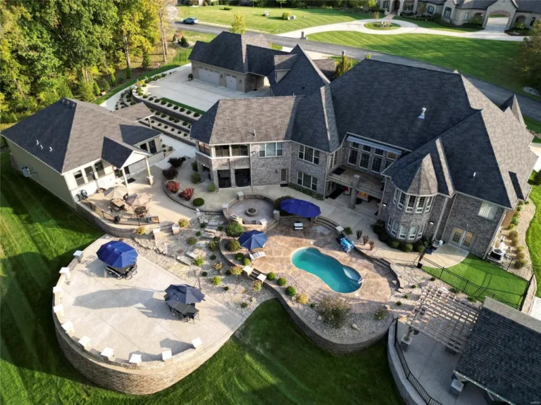 Elevated Lifestyle Property offers 5-star Resort Amenities in Missouri Asking for $3,999,900