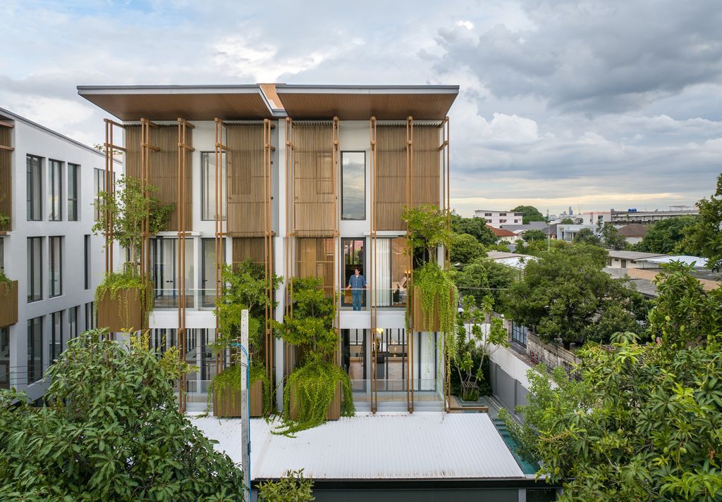 ALIVE Residence, balance of city living and nature by Sa Ta Na Architects