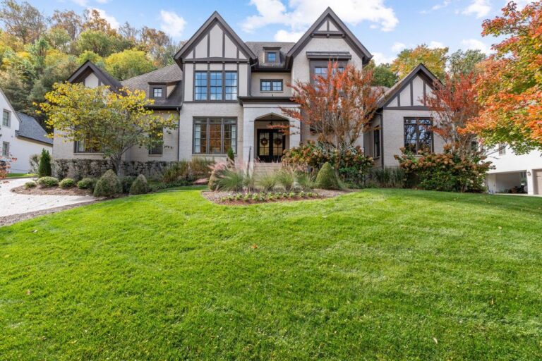 Discover Your Luxurious Haven in Brentwood, Tennessee for $2.5 Million