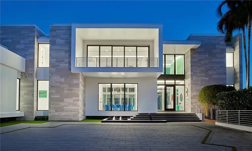 Discover modern luxury at its finest in this Naples, Florida gem at 4100 Gulf Shore Blvd N. A minimalist interior with vibrant pops of color and geometric architecture seamlessly merges with breathtaking Venetian Bay views through walls of glass.