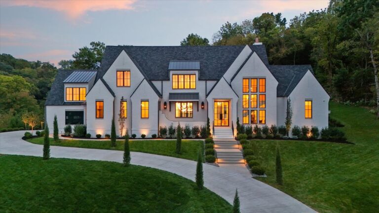Exquisite Franklin, Tennessee Home: Perfect for Lavish Entertainment and Family Living Priced at $5,999,996