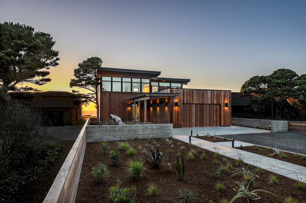 Face Rock Beach House in Bandon by Giulietti Schouten Weber Architects