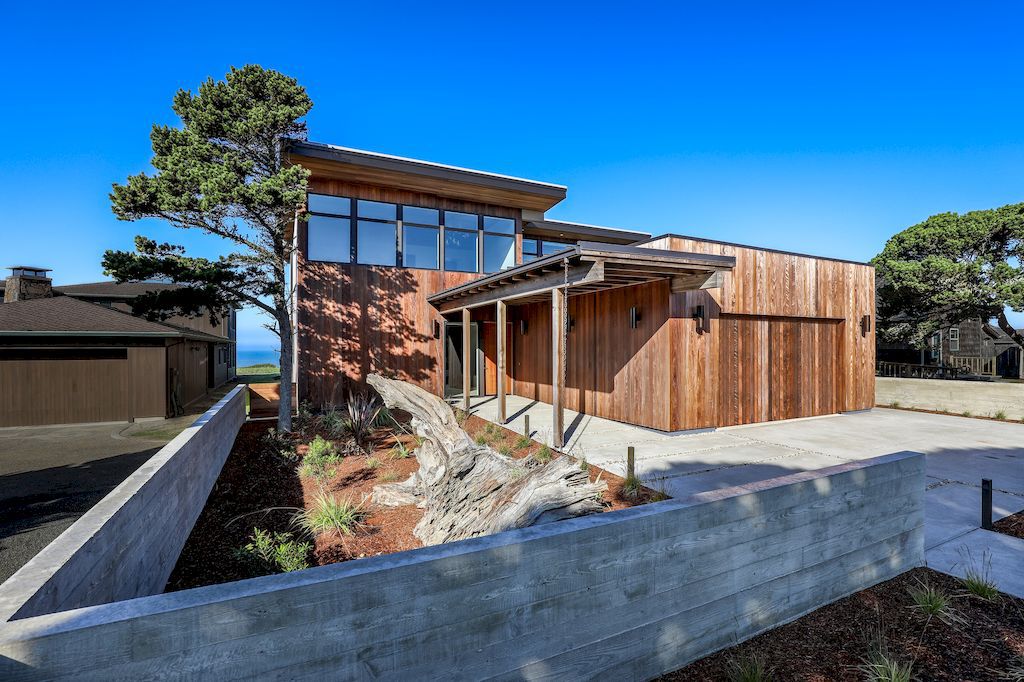 Face Rock Beach House in Bandon by Giulietti Schouten Weber Architects