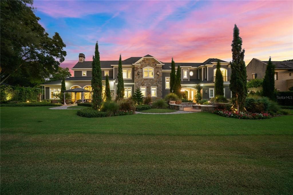 This extraordinary 2018 custom estate, nestled along Tampa's Palma Ceia Golf Course, combines masterful craftsmanship, cutting-edge technology, and lush landscapes. With 6 bedrooms, 8 bathrooms, and 7,872 square feet of living space on a 0.55-acre lot, this home offers grandeur without sacrificing comfort.