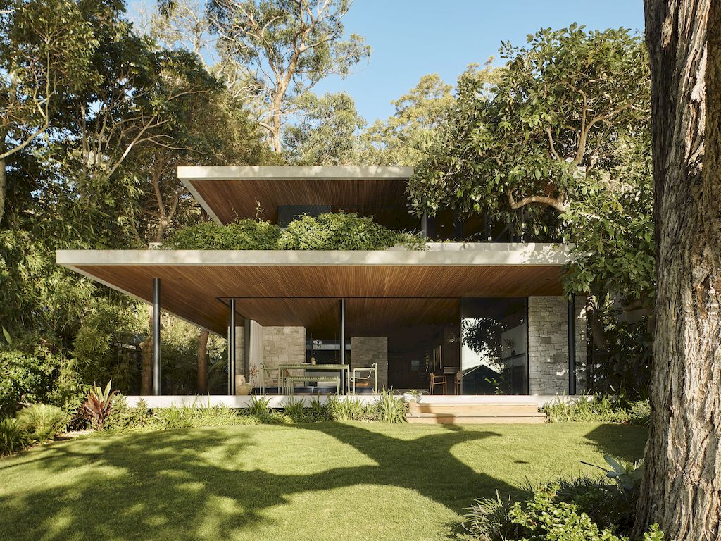 M House, Fusion of Brazilian Modernism and Natural by Rama Architects