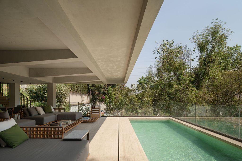 Madre House, concrete sculpture merges with nature by Taller David Dana
