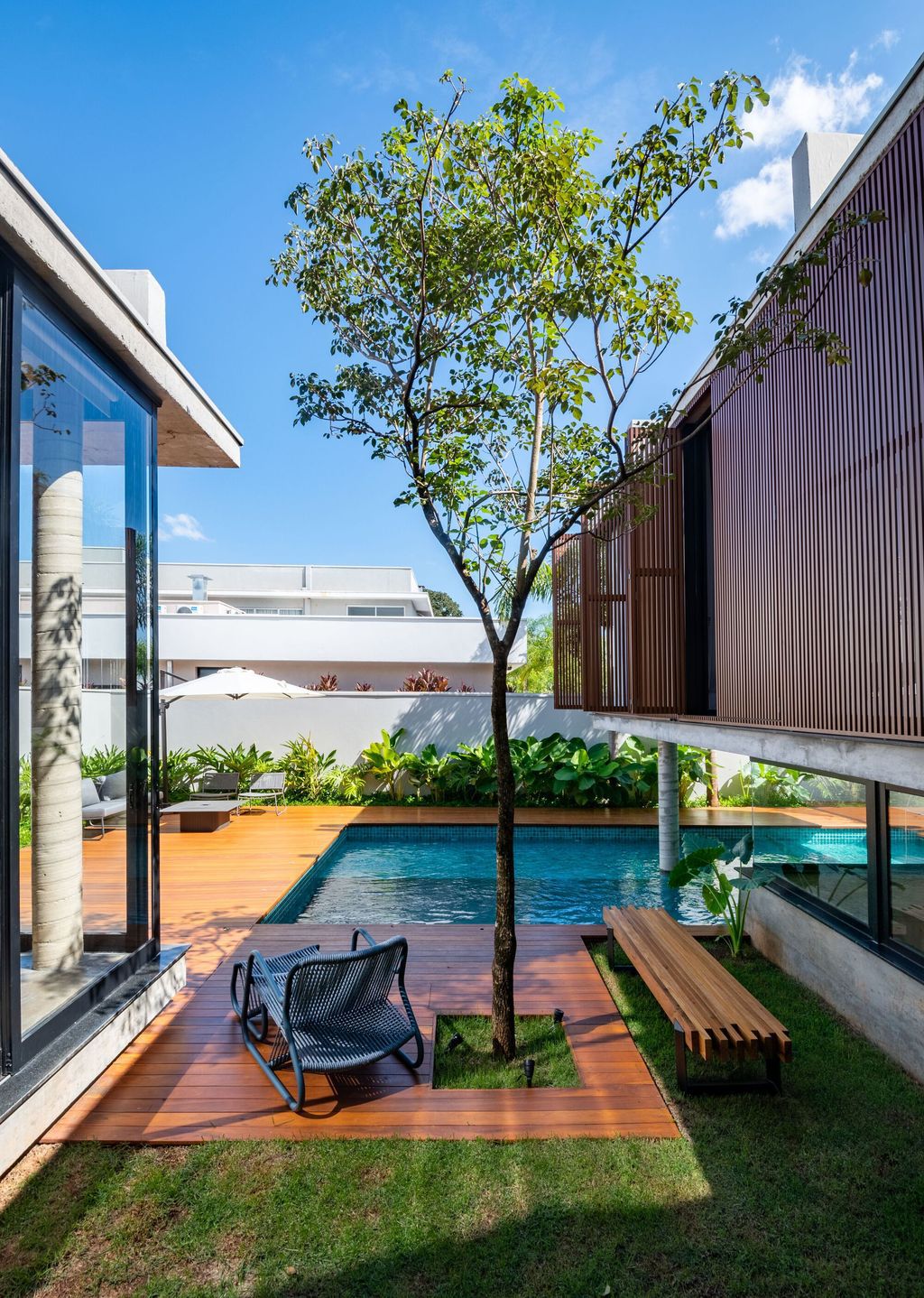 Patio House with Architectural Innovation by Caio Persighini Arquitetura