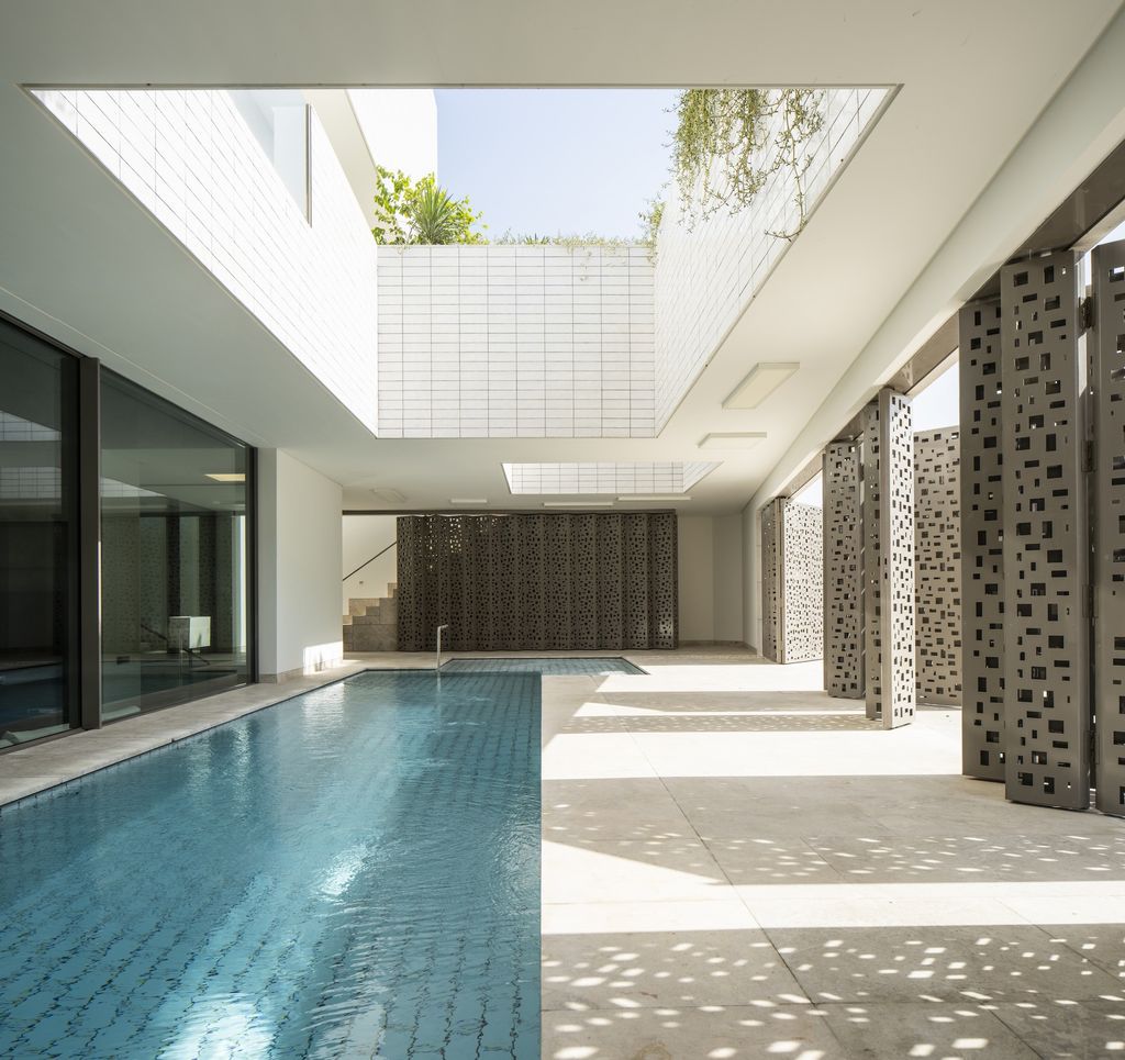 Pixel House, A Modern Oasis Blends Nature and Privacy by AGi Architects