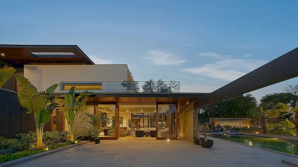 Portal Noir House, Expression of Architectural Artistry by DADA Partners