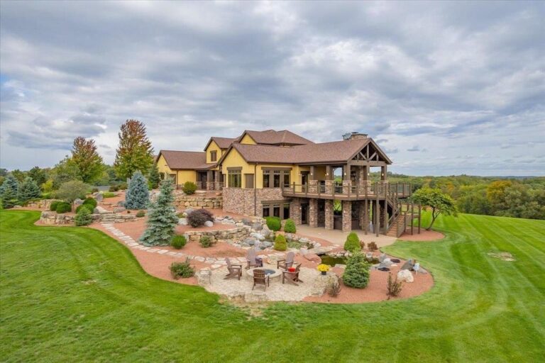 Spring Green, Wisconsin Dream Home: $3.8 Million for Ultimate Outdoor Bliss and Entertainer’s Paradise