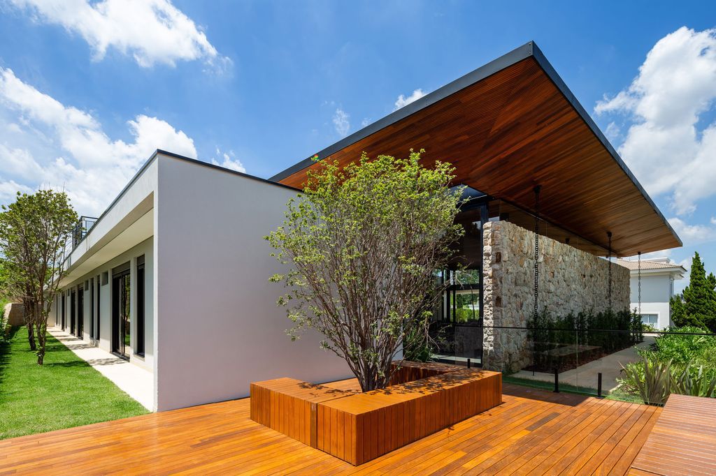 Terras House with Visual and Spatial Integration by Taguá Arquitetura