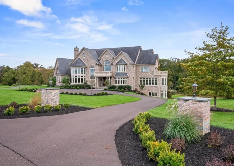 Estate of Distinction: Exquisite Luxury and Timeless Elegance in Pennsylvania for $5,500,000