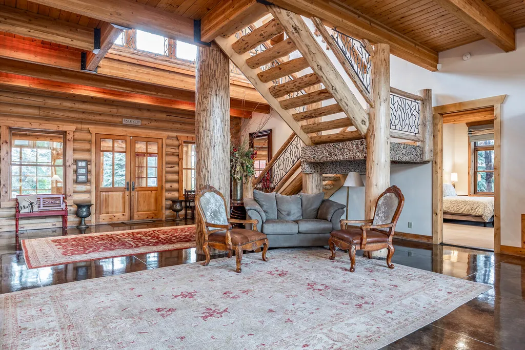 1391 Little Kate Road Home in Park City, Utah. Discover the perfect blend of rustic charm and modern comfort in this Park Meadows gem. With 6 bedrooms, radiant living areas, 2 home offices, and a TruGolf simulator barn, this home is a mountain paradise.
