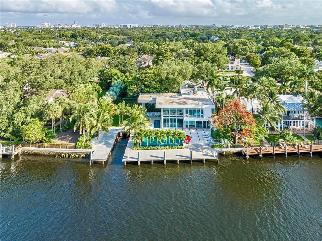 Discover an exquisite waterfront masterpiece along Fort Lauderdale's prestigious Rio Vista Boulevard. This modern marvel boasts 120 feet of New River frontage on a sprawling estate, where panoramic river views and lush tropical gardens merge seamlessly.