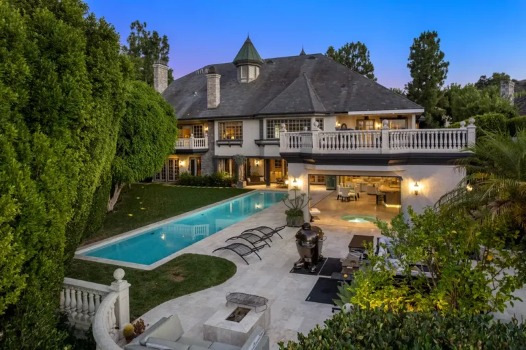 Ultimate Luxury Living: Opulent 6-Bedroom Mansion in Woodland Hills for Sale at $6,999,999