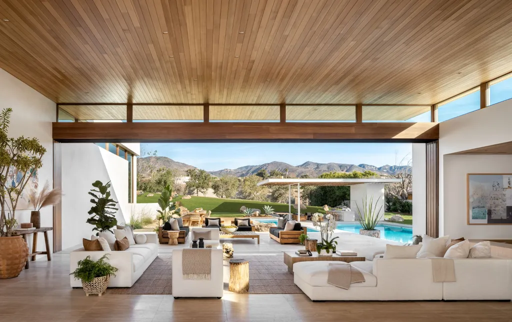28837 Selfridge Drive Home in Malibu, California. Embrace the epitome of modern luxury in Malibu with this celebrity-favored, Starchitect-designed estate. Situated on a sprawling 1.7-acre lot with beach access to Little Dume Beach, this 5BD, 8BA masterpiece boasts cedar-clad ceilings, Italian stone finishes, and Quantum's Afromosia wood sliding doors.
