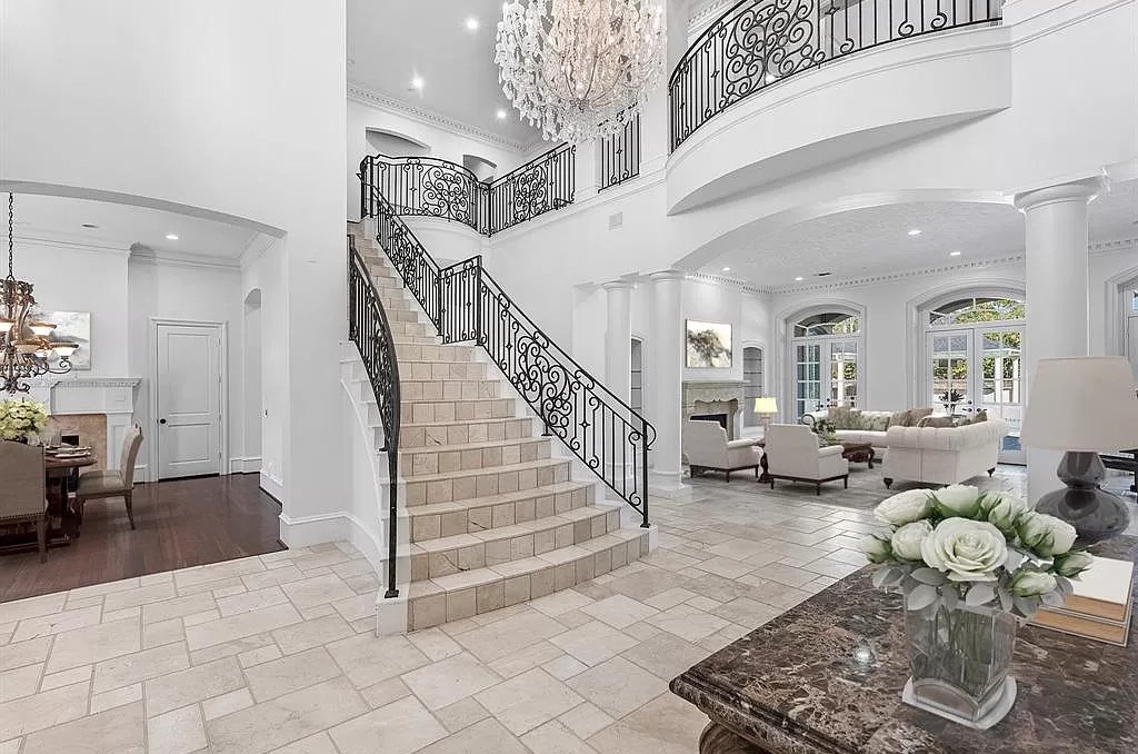 Luxury Redefined: A 5-Beds Home in Houston, Priced at $4,599,900! Discover Opulence and Unmatched Amenities