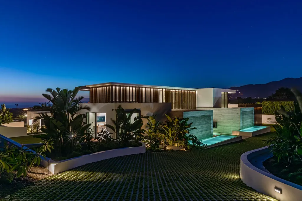6889 Dume Drive Home in Malibu, California. Immerse yourself in the epitome of Malibu living with this newly completed 8,500 SF modern organic retreat in Little Dume. Developed and designed by Charles Kotliar and architect Doug Burdge, this ocean-view oasis offers 6 BD, 8 BA, customizations like board form concrete walls, oak woods, and curated stones. 