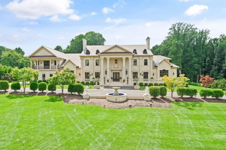 Peacock Mansion: One of The Finest Estates in McLean, Virginia for $38,500 A Month
