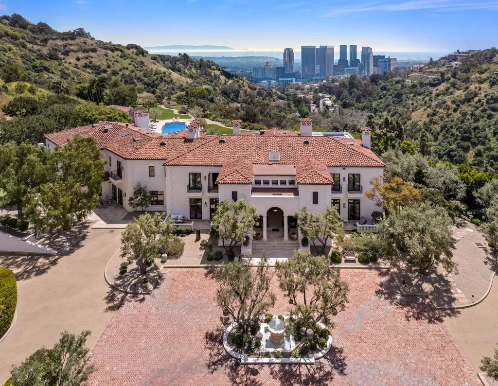 9904 Kip Drive Home in Beverly Hills, California. Enter the world of opulence and exclusivity with this celebrity compound behind gated privacy. Designed by KAA Associates, the 25,000 SF estate boasts 7 bedrooms, 13 bathrooms, lush gardens, and stunning canyon, city, and ocean views. 