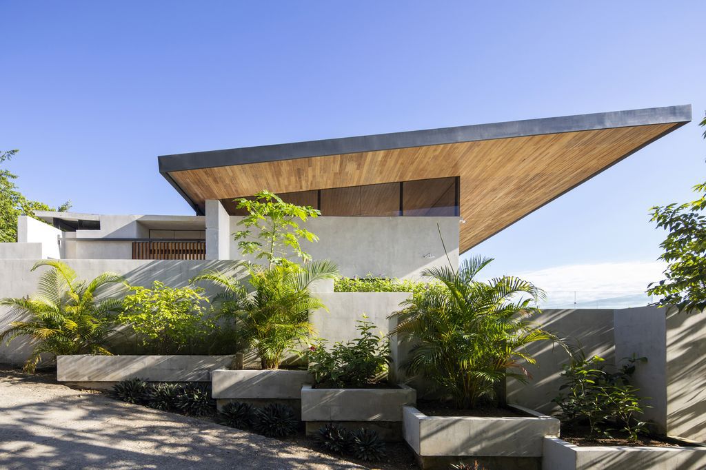 Casa Bell Lloc, A Tropical Masterpiece in Costa Rica by Studio Saxe