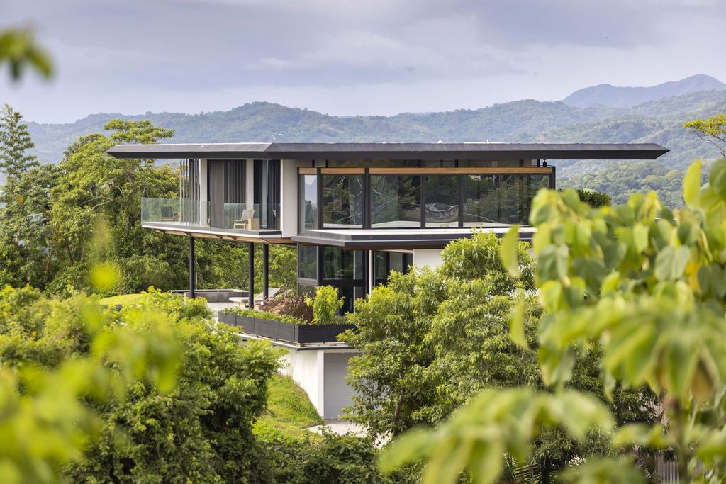 Casa con Vista, A Modern Tropical Haven in Costa Rica by Studio Saxe