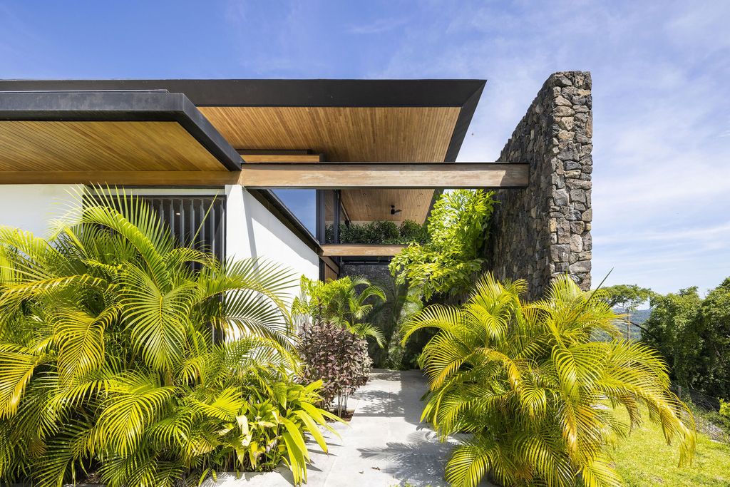 Casa con Vista, A Modern Tropical Haven in Costa Rica by Studio Saxe