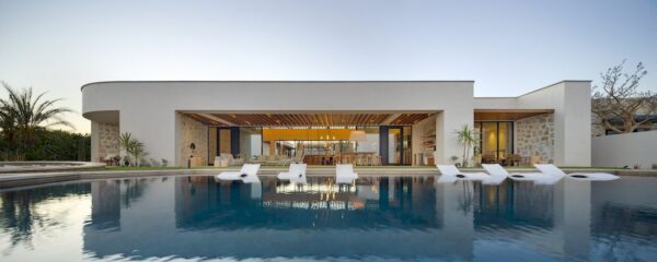 Cima House, A Fusion of Design and Nature by R/MA Design Group