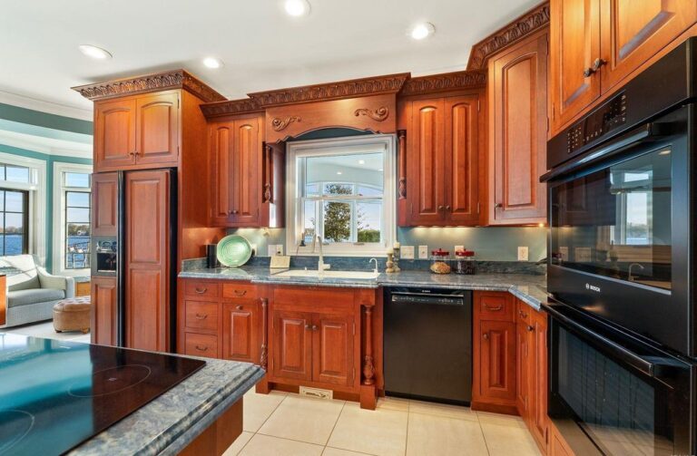 Experience the Magic of Lake Wawasee Luxury Residence in Syracuse