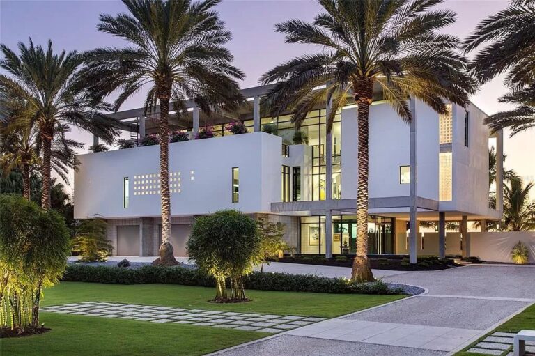 Exquisite Coastal Elegance: Luxurious $21 Million Sanderling Road Estate on Siesta Key, Sarasota