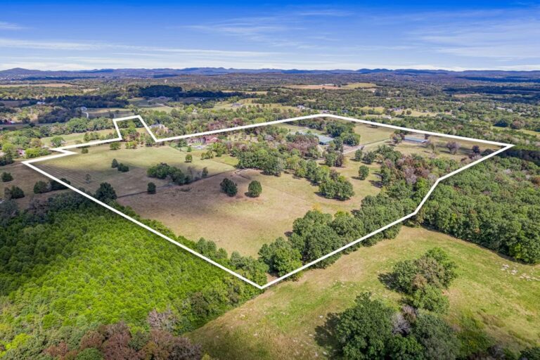 Haven Farm A Picturesque 94Acre Equestrian Paradise in Murfreesboro