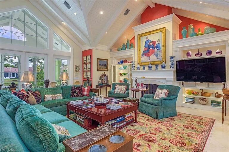 Luxurious 9.5 Million Estate in Little Harbour, Naples, Offering a