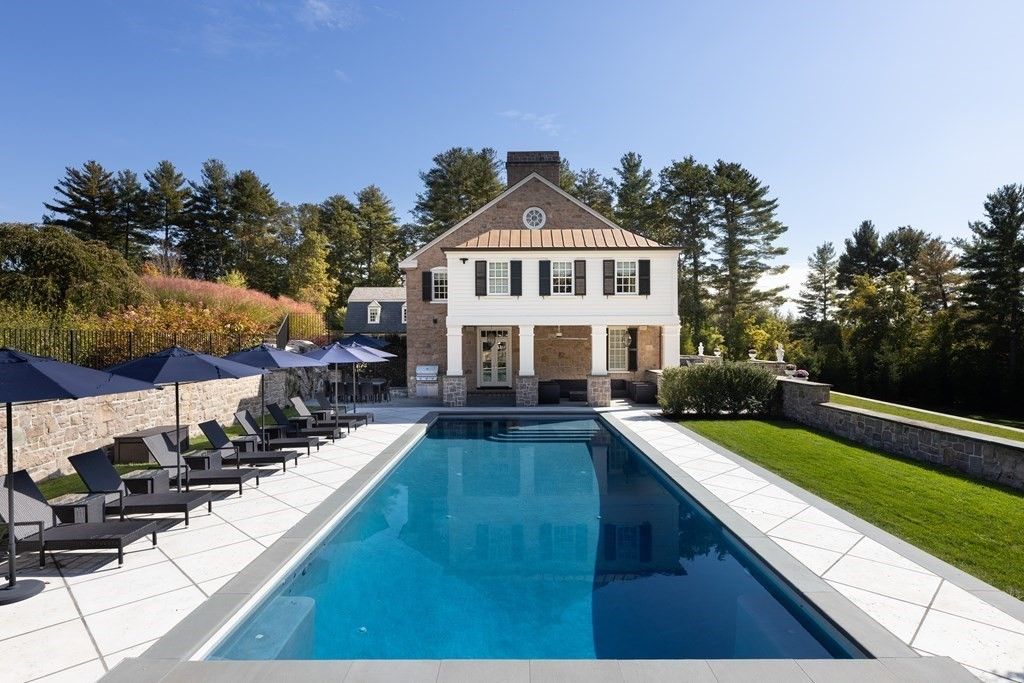 Luxurious Elegance in Needham Exquisite Fully Renovated Home Unveiling Opulence at 5.95 Million 31