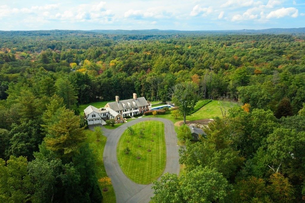 Luxurious Elegance in Needham Exquisite Fully Renovated Home Unveiling Opulence at 5.95 Million 34