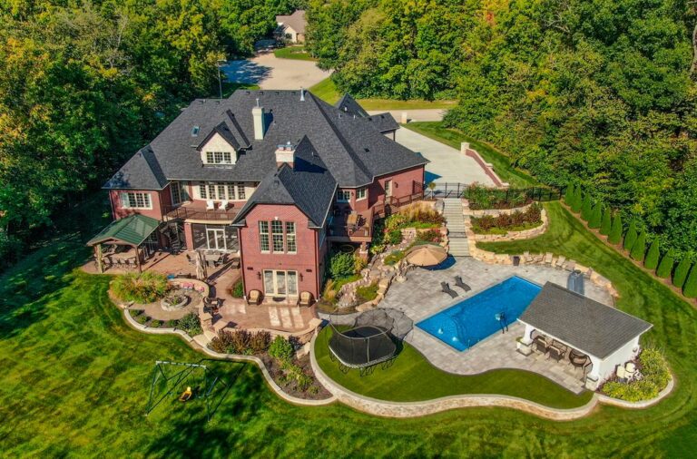 Luxury Outdoor Resort-Style Living: New Lenox, Illinois Dream Home for Sale at $2,199,000