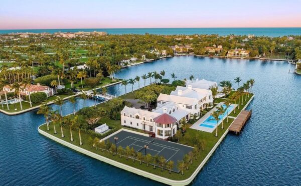 Magnificent $187.5 Million Estate with 360-Degree Views, 11 Bedrooms, and Unrivaled Luxury in Palm Beach