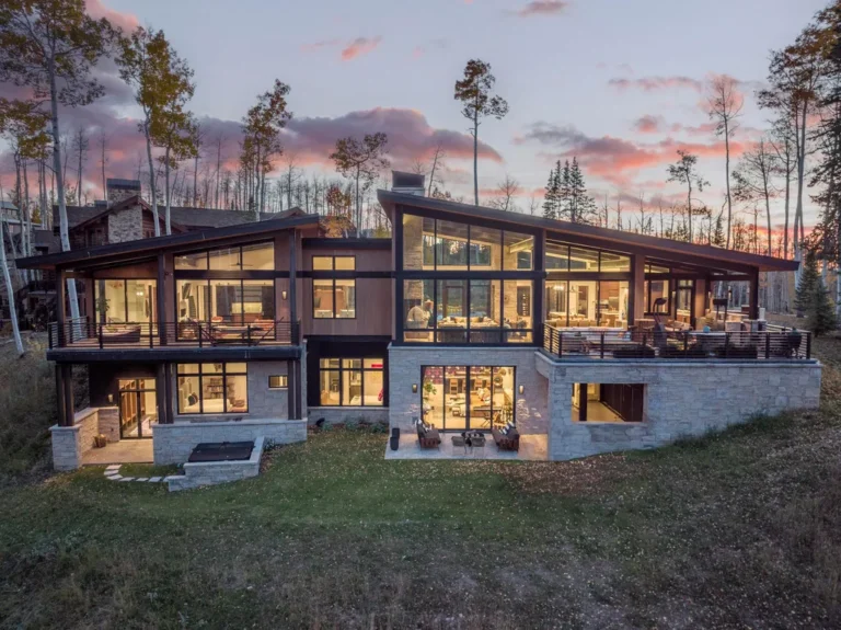 Mountain Modern Retreat: Luxurious 5-Bedroom Home with Ski-In/Ski-Out Access in Colorado for $13,500,000