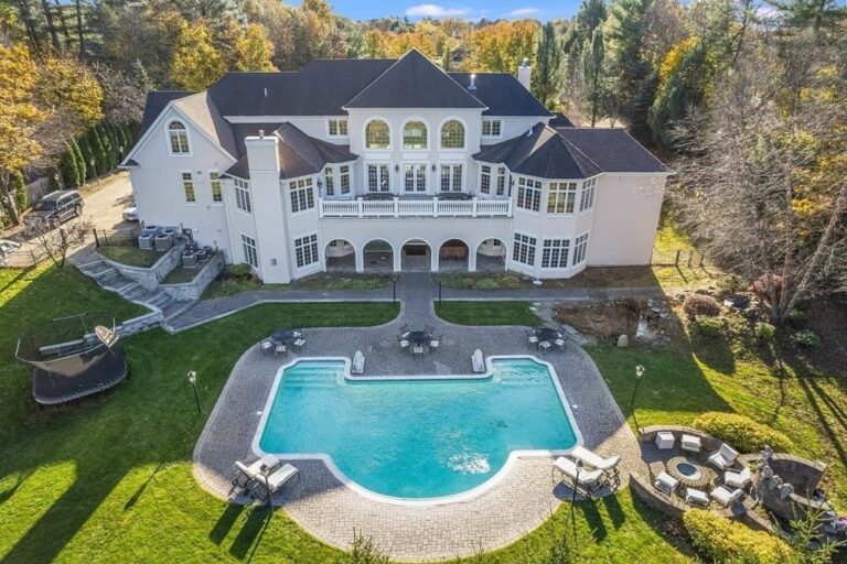 Opulence Redefined: A Masterpiece of Craftsmanship in Lynnfield’s $4.3 Million Luxurious Estate