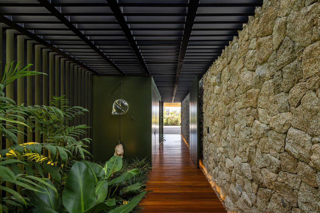 Residence ABC Paulista, Fusion of Geometry and Nature by Gui Mattos