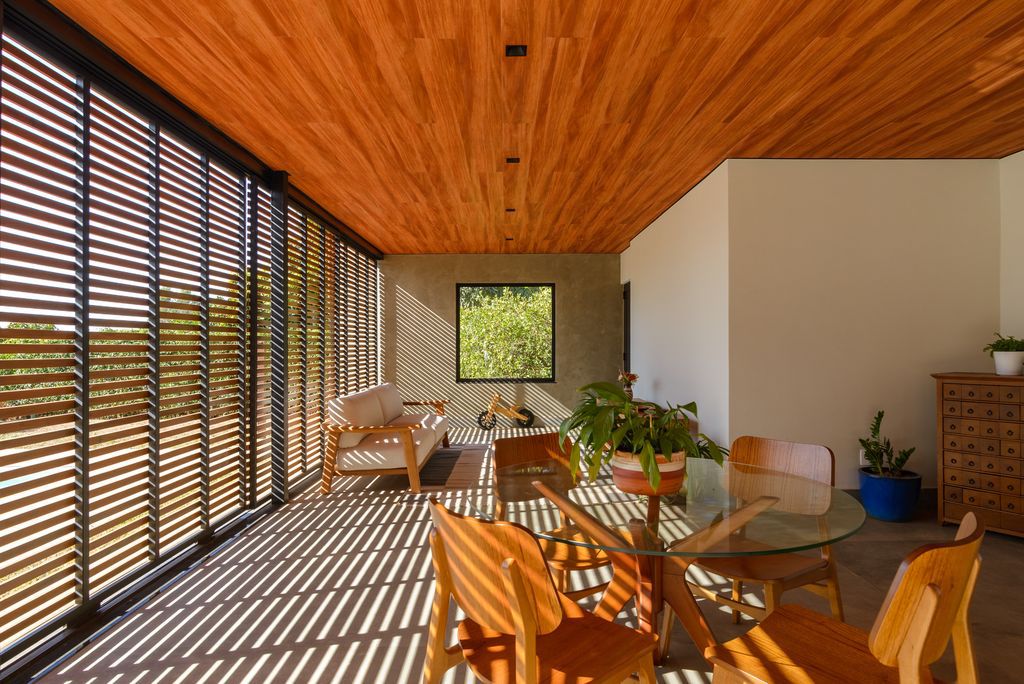 Roses House Transformation, Modern Oasis by Renan Mendes Arquitetura