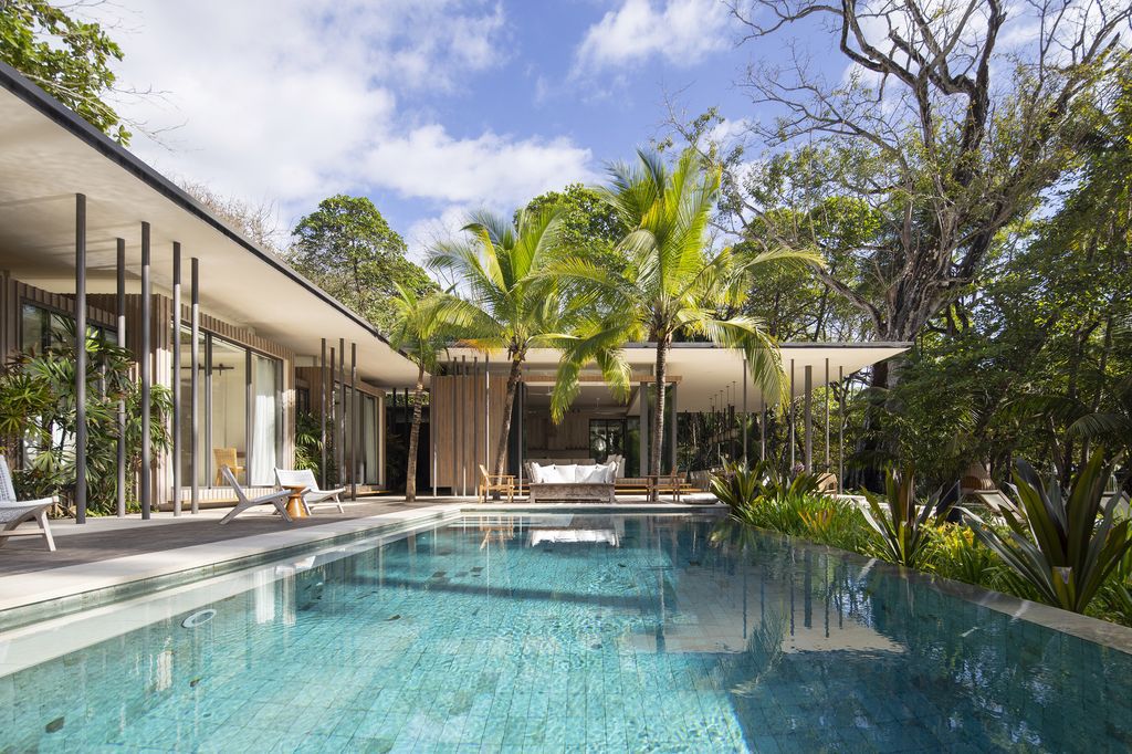 Sirena House, blend of Beachfront living & Jungle serenity by Studio Saxe