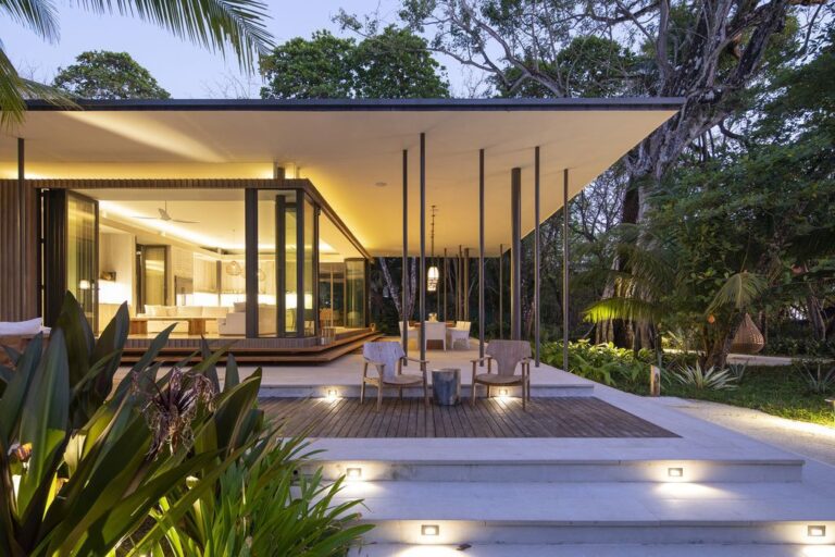 Sirena House, blend of Beachfront living & Jungle serenity by Studio Saxe