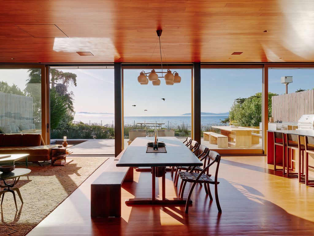 Surf House, a Coastal Elegance House by Feldman Architecture