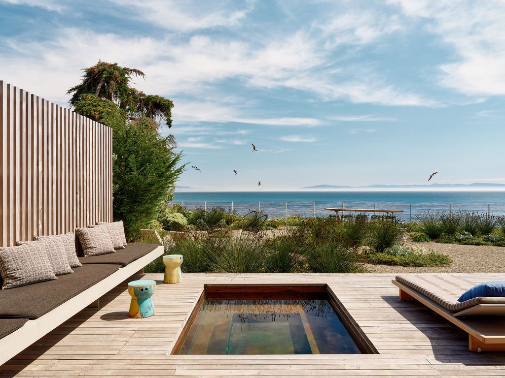 Surf House, a Coastal Elegance House by Feldman Architecture