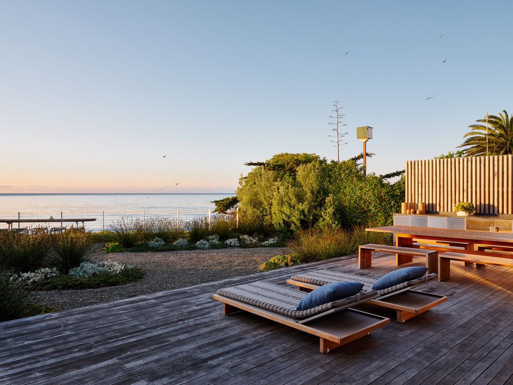 Surf House, a Coastal Elegance House by Feldman Architecture