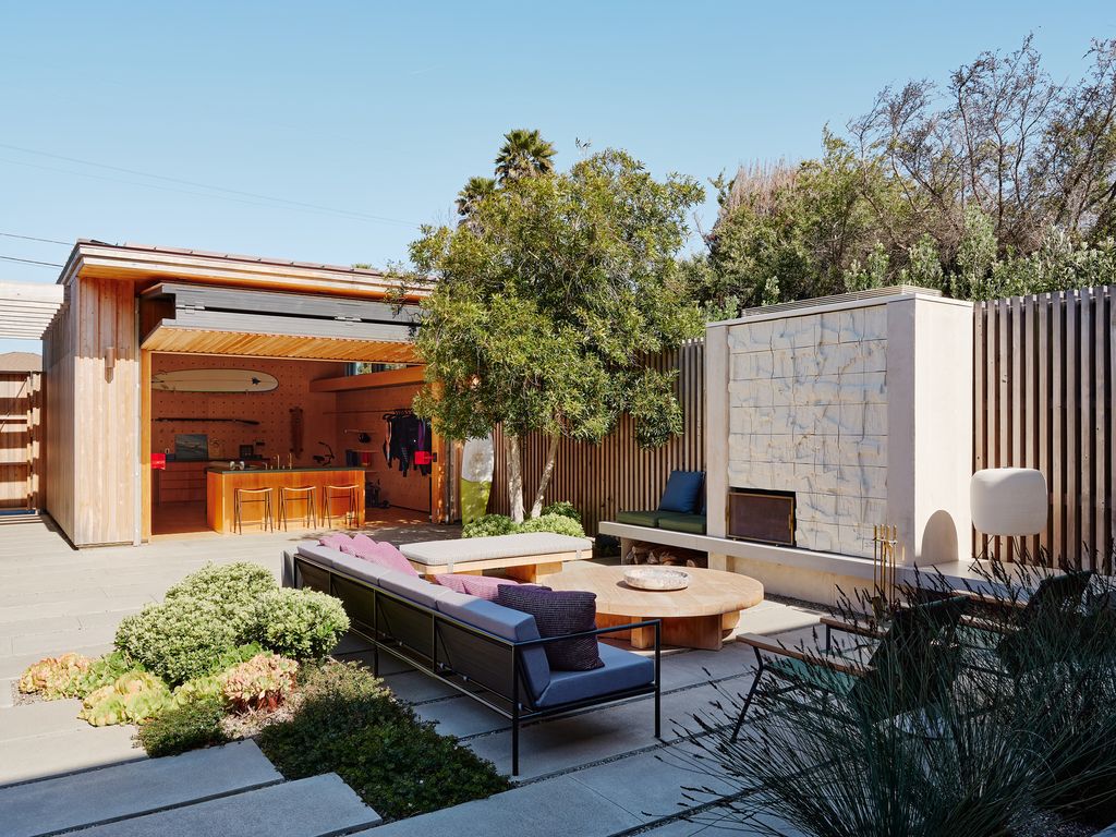 Surf House, a Coastal Elegance House by Feldman Architecture