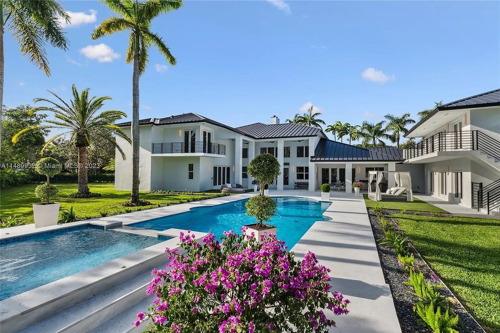 Welcome to the epitome of contemporary luxury living in Pinecrest! This striking newly constructed family compound offers a seamless blend of timeless transitional style and modern functionality. Spanning 7,778 square feet on a lush 0.89-acre lot, this masterpiece features two separate family quarters with flexible spaces, ideal for multi-generational living or personalized workspaces.